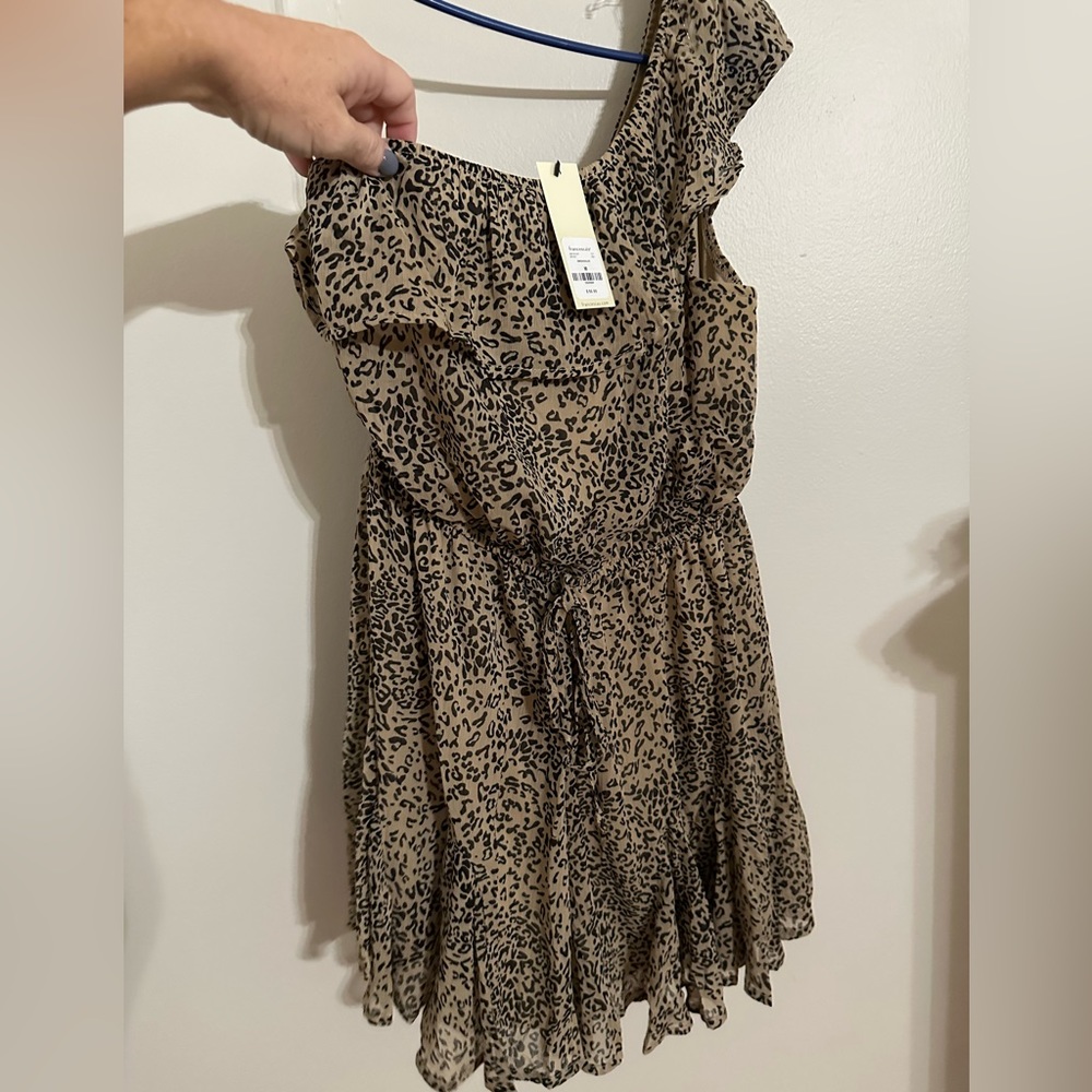 NWT: Trixxi loepard print one shoulder skort romper. Medium.